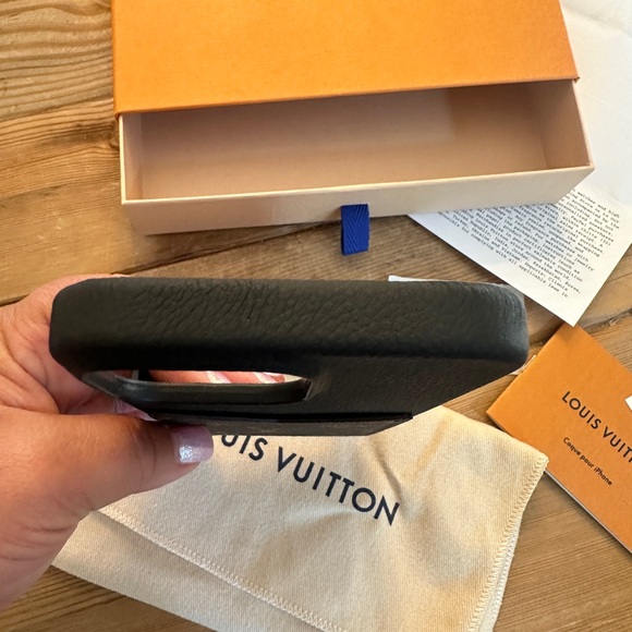 iPhone 14 Pro Max 100% Authentic full set Louis Vuitton Pallas Bumper - Picture 10 of 11